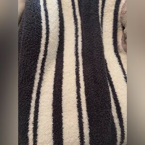 Barefoot Dreams Navy and Cream CozyChic Throw